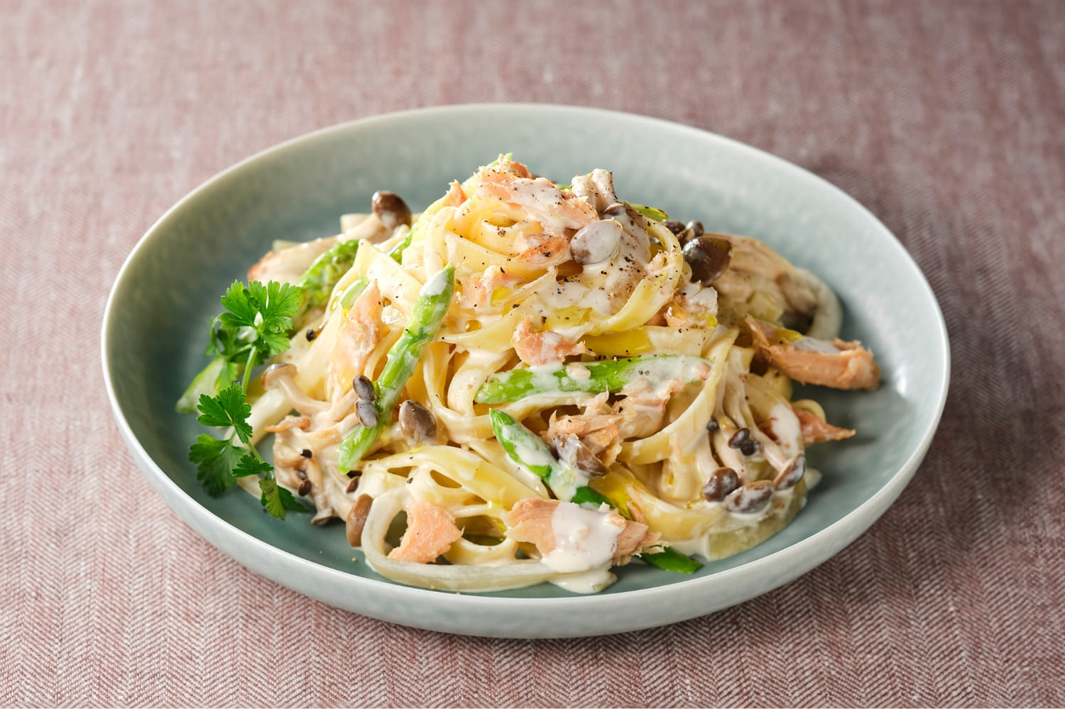 鮭とアスパラのクリームパスタ